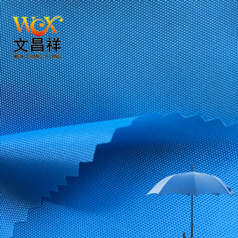 雨衣是用反光防水牛津布制作的特點(diǎn)
