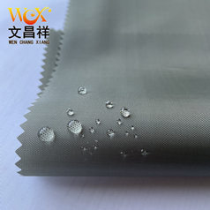 牛津布是一種傳統的精梭棉織物，具有什么特點(diǎn)